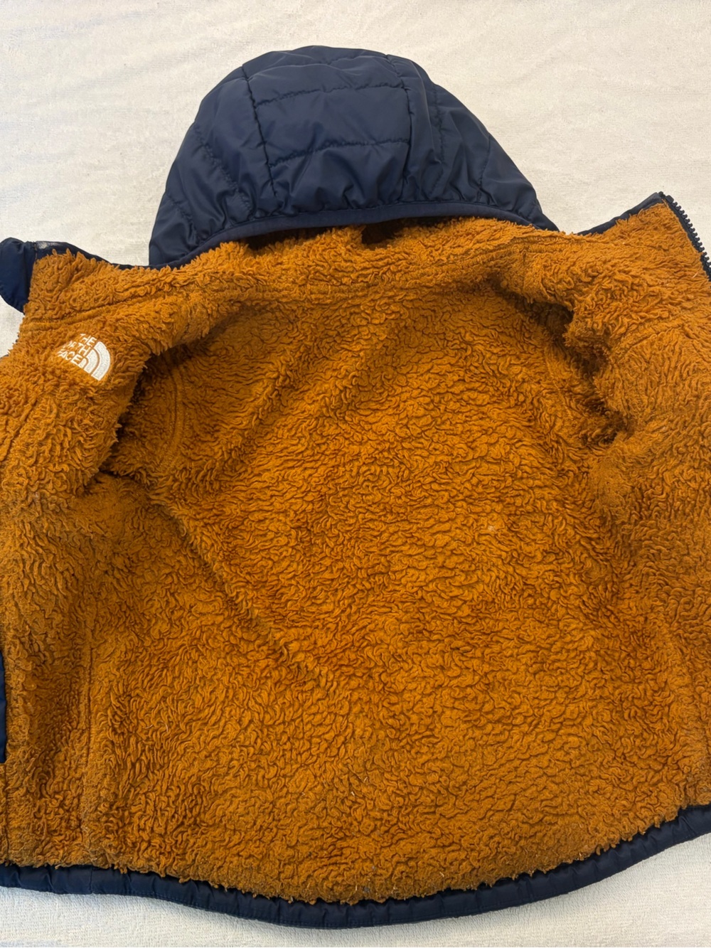 The North Face Boys Navy & Blue Camo-Print Hooded Puffer Jacket - Picture 3 of 4